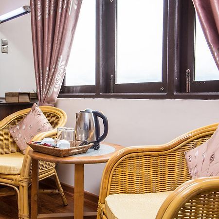 The Hotel Emperor-Inle Nyaung Shwe Exterior photo
