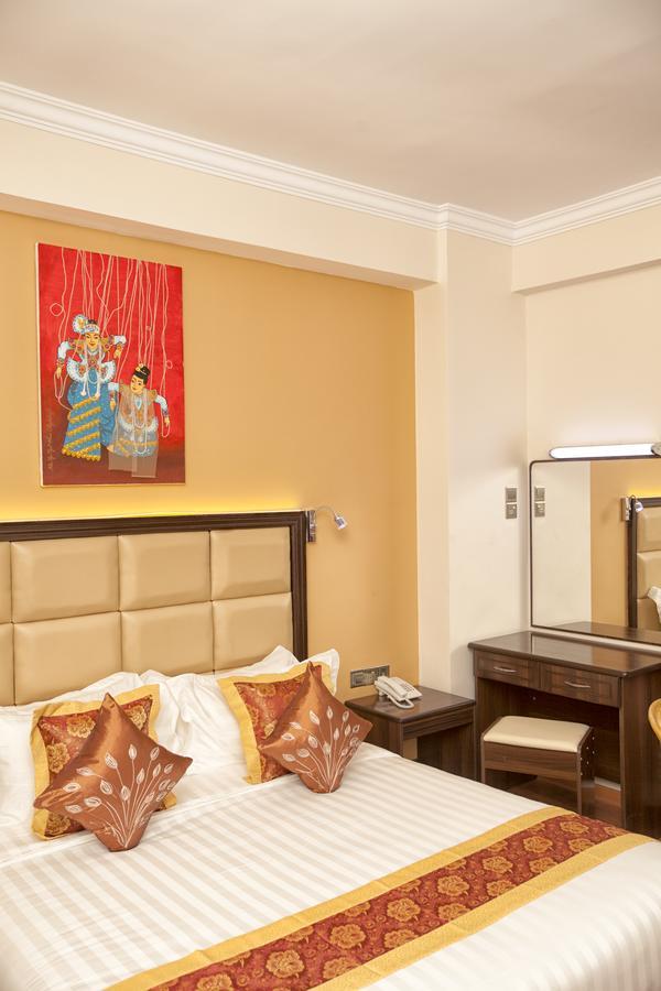 The Hotel Emperor-Inle Nyaung Shwe Exterior photo