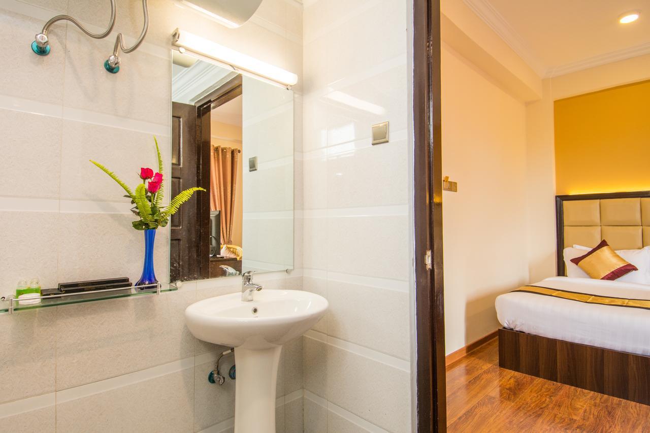 The Hotel Emperor-Inle Nyaung Shwe Exterior photo