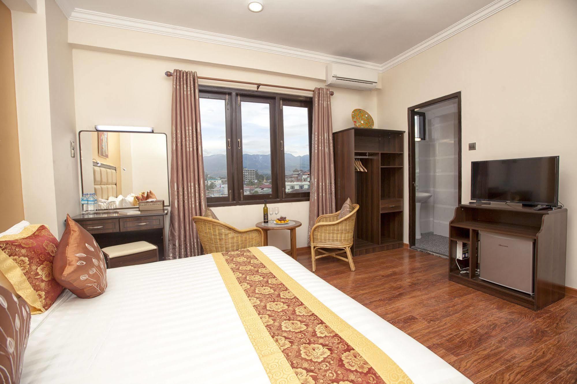 The Hotel Emperor-Inle Nyaung Shwe Exterior photo