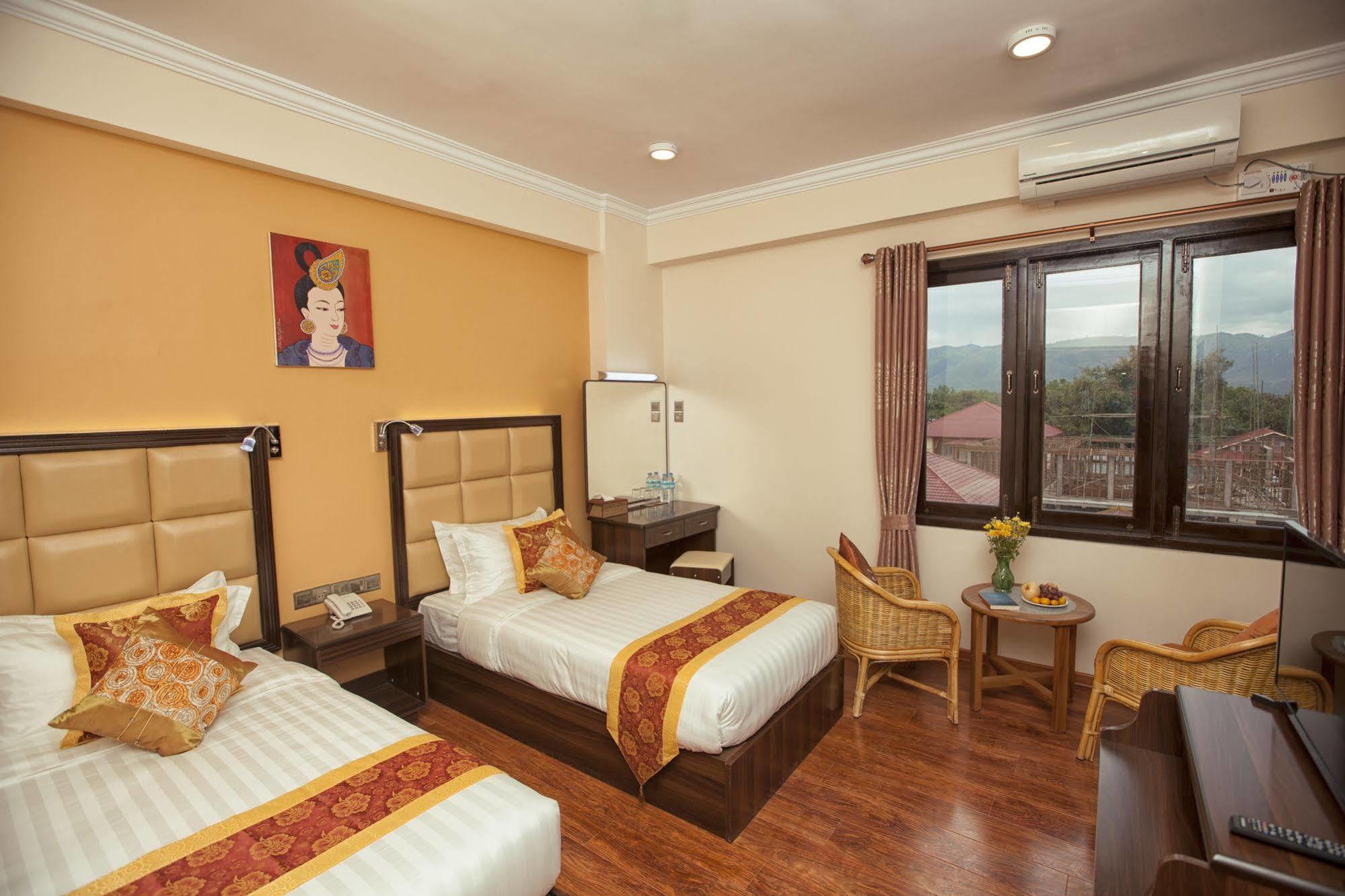 The Hotel Emperor-Inle Nyaung Shwe Exterior photo