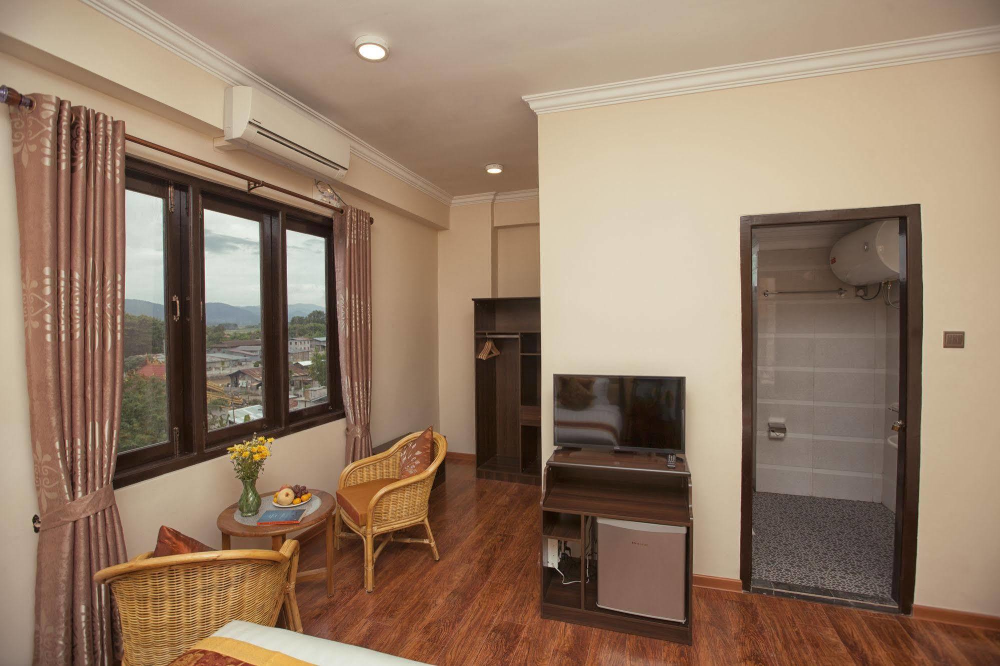 The Hotel Emperor-Inle Nyaung Shwe Exterior photo