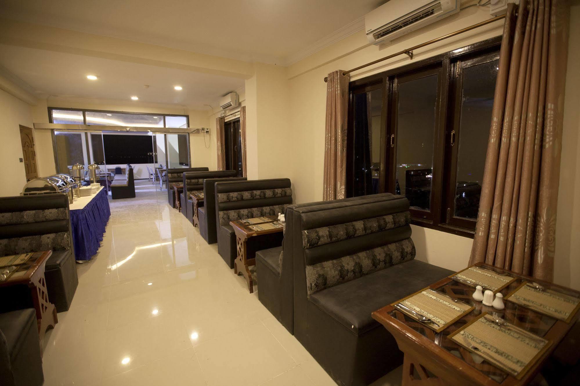 The Hotel Emperor-Inle Nyaung Shwe Exterior photo